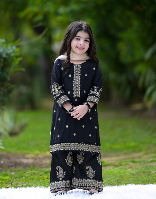 Saanvi Black Classic Set